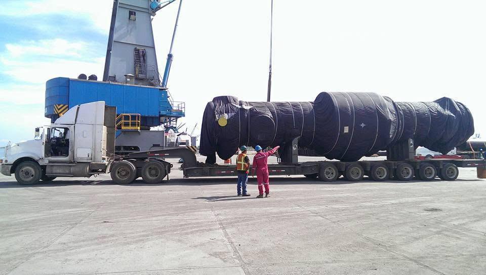 Chofer TRAZO capacitado junto a su unidad